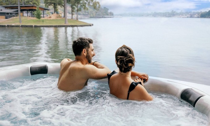 Rockwell House | LakeFront with Pool! HotTub! Game Room! Sleeps 20+nn