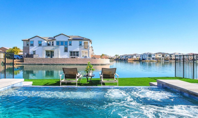 Indio Villa | Lakefront with private Pool 4 master