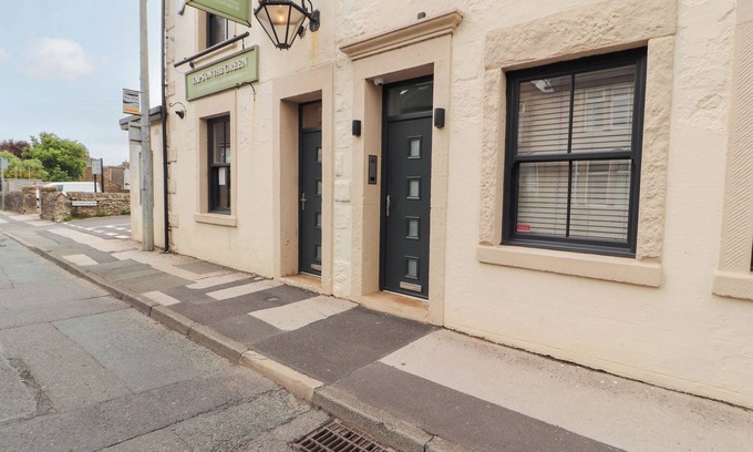 Carnforth Cottage | LAKES VIEW APARTMENT 2, romantic in Carnforth