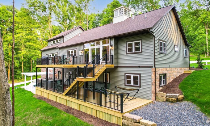 Sandyville Cabin | Lakes, Waterfall, Basketball Court: Family Getaway 5-7 bedrooms