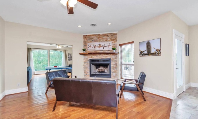 Lake Houston Apartment | Lakeshore Escape with Breathtaking View
