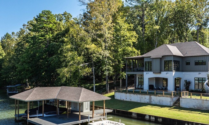 Jacksons' Gap House | Lakeshore Oasis on Lake Martin, Lakeshore Oasis- Luxurious 5Br, Lakefront Home, Sleeps 14