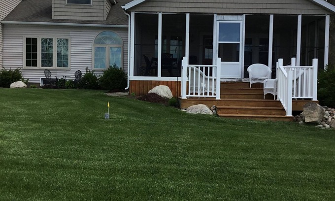 Colon House | Lakeshore Retreat