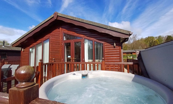 Troutbeck Bridge Cabin | Lakeside 1 Lodge - a holiday lodge that sleeps 4 guests in 2 bedrooms