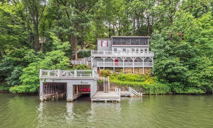 Lake Lure Cottage | Lakeside 4BR~Mountain Views | Firepit | Game Room