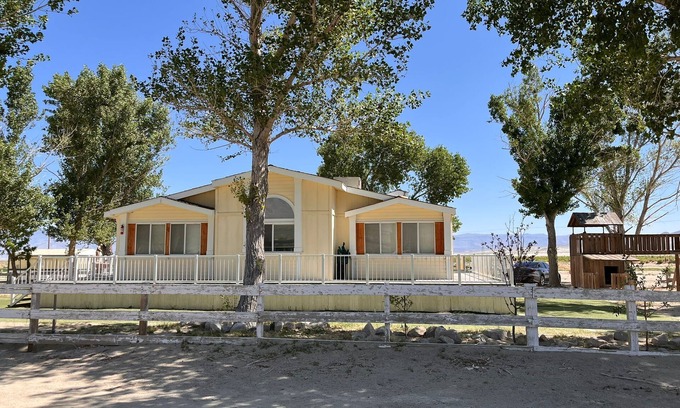 Olancha Cabin | Lakeside Cabin B in the Eastern Sierras
