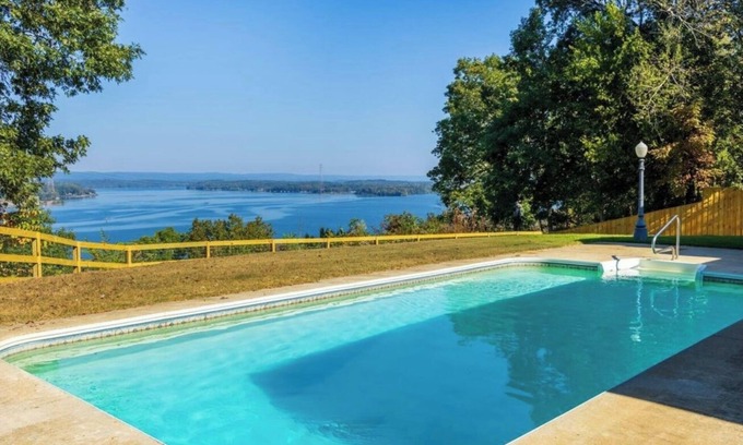 Harrison Cabin | Lakeside Cabin minutes from major wedding venues - POOL and 10 person swim spa