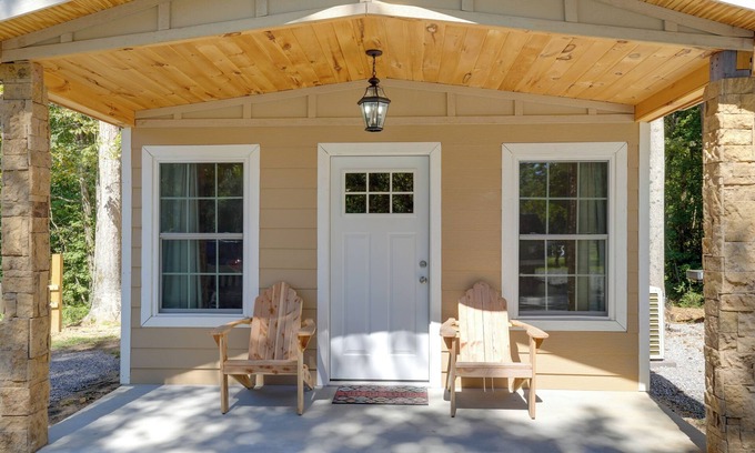 Trenton Cabin | Lakeside Cabin w/Kayaks: Near Cloudland Canyon!