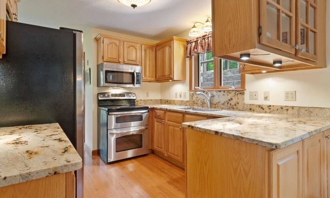 Barnstead Ski Chalet | Lakeside Charm, Private Beach, Gun Stock, Locke Lake, all season memories