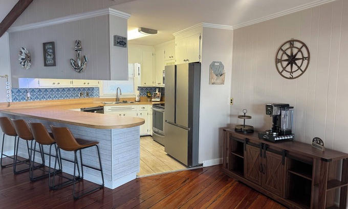 Santee House | Lakeside Charming 2-bedroom house in lovely Santee with AC, WiFi