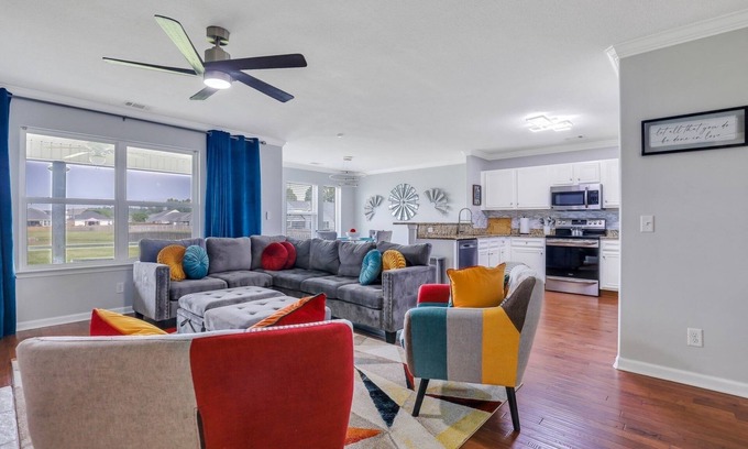 Port Wentworth House | ⭐ Lakeside Group Oasis. 19 minutes to Downtown Savannah! 10 Guest Stay. ⭐