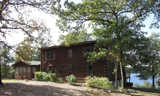 Protem House | Lakeside Hideaway, Log Home On Bull Shoals Lake