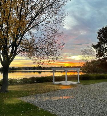 Wakefield Hotel | Lakeside Inn