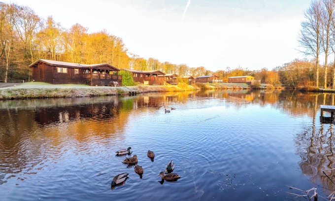 Knott End-on-Sea Cottage | LAKESIDE LODGE, pet friendly, character holiday cottage in Garstang