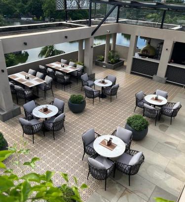 Khattalwada Hotel | LakeSide Manor