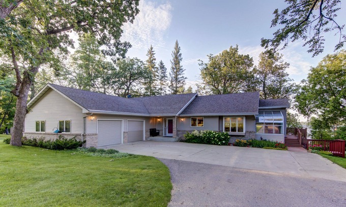 Battle Lake House | LAKESIDE PARADISE:6BR/12 Bed/3.5bath/Games/Swim/Bonfire/Arcade-Battle Lake 5min