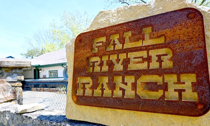 Fall River Cabin | Lakeside Ranch-Themed Loft Cabin w/Full Entertainment Patio!