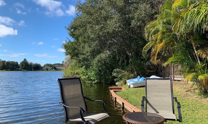 Seven Springs Homes House | Lakeside retreat