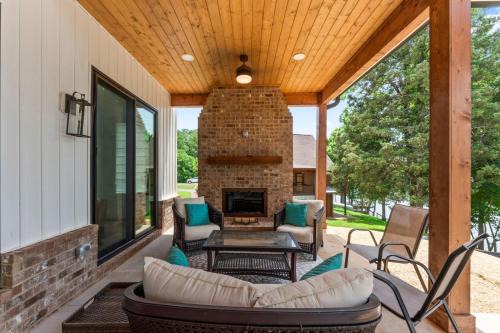 Harriman House | Lakeside Retreat