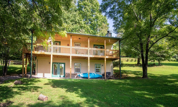 Hayesville House | Lakeside Serenity: Lakefront-Pool Table- 4X4 Needed