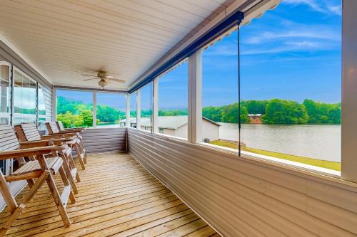 Delta House | Lakeside Sunset Haven