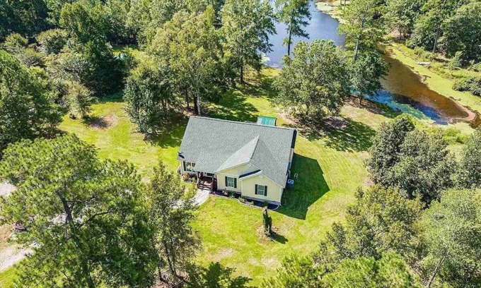 Harlem House | Lakeside Villa Retreat 5-Bedroom Oasis with 6 TVs, 3-Acres of Waterfront, Fishin