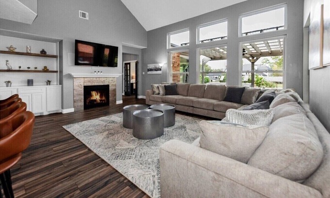 Atascocita House | Lakeside Villa with Pool & Spa 30 Mins Downtown