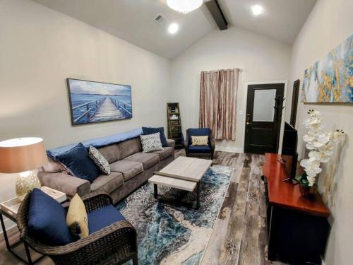 Mid America House | Lakeview B - 10 Minutes to Oaklawn Racing & Gaming