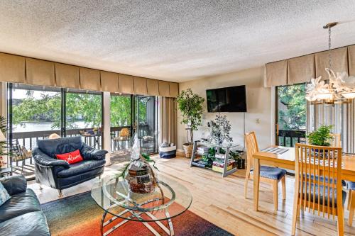 Pinehurst Apartment | Lakeview Condo with Resort Pool 2 Miles to Golf!