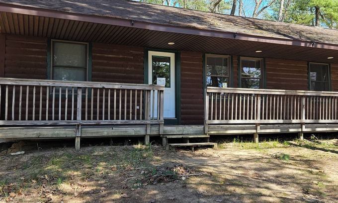 Twin Lake Cabin | Lakeview Lodge-Near Lake Michigan, and Michigan Adventures-Pet Friendly-