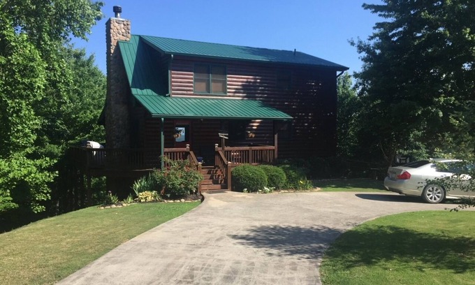 Ellijay Cabin | Lakeview Lodge Overlooking Carters Lake