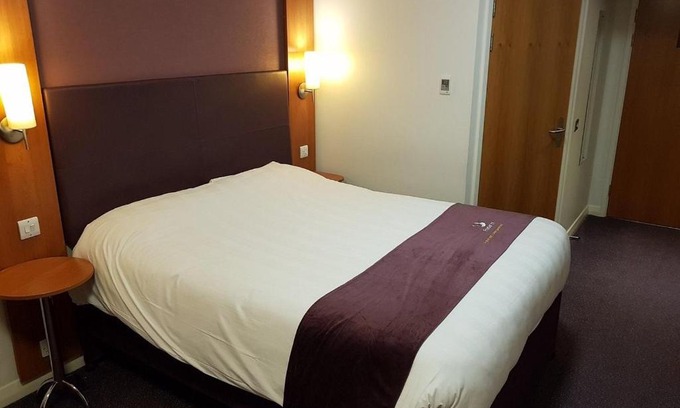 Glemsford Hotel | Lakeview Manor Retreat