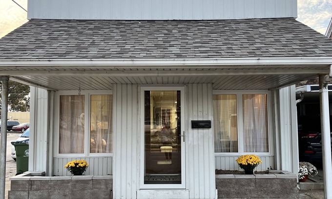 Sullivan House | LakeWay II- 4 min from US-41 and Lake Sullivan