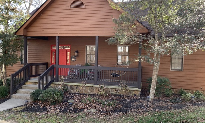 Sloans Valley Cabin | Lakin’ It Easy at Lake Cumberland Resort Burnside KY 4 KING BEDS & 4 FULL BATHS