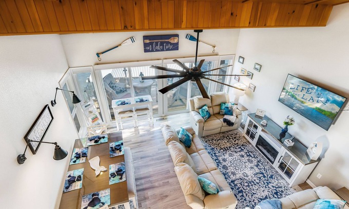 Gravois Mills House | Laking it Easy: Jawdropping Views, Snocone Machine, Kayaks, Swimming, Large Dock