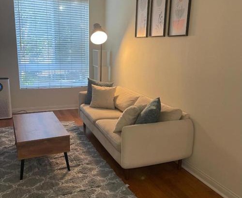 Koreatown Apartment | LALAs House- 1br with Free Parking, Pool and Sauna