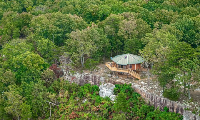 Mentone Cabin | L’Amour Rock-one of a kind stay on the edge