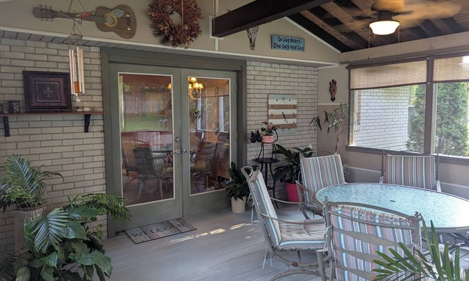 Green Hill House | Land O Lakes/4 Bdrm4 Bed,1.5 Bath,Screen Patio,Garden View,3 tvs,wifi