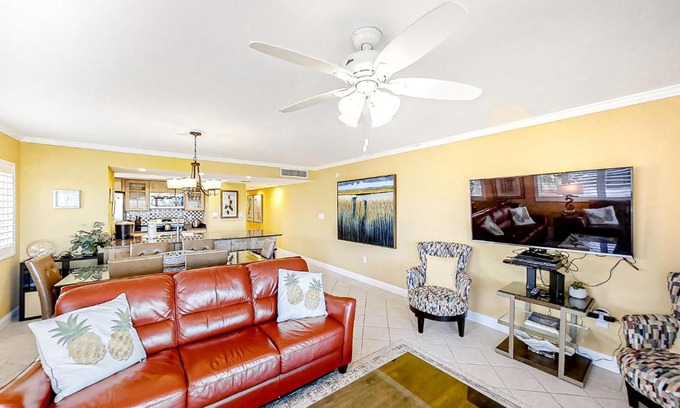 Sunset Beach Hotel | Land's End 4-306