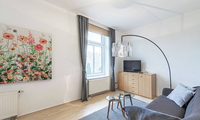 Muritz Apartment | Landgravine - Landgravine with balcony and park view