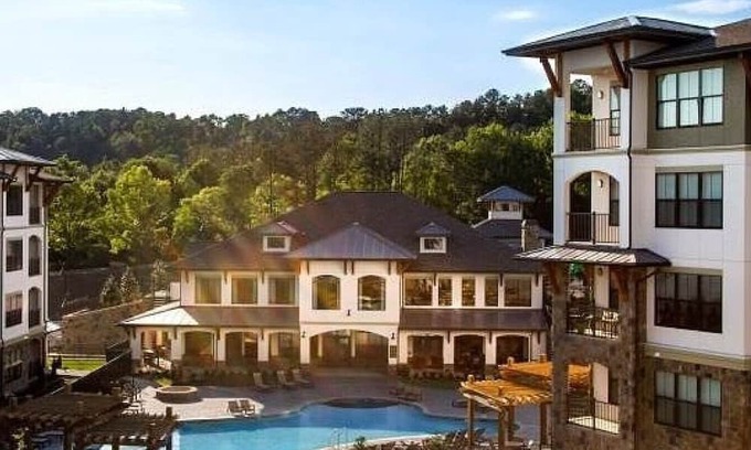 Crestline Heights Apartment | Landing at 4700 Colonnade - 2 Bedrooms in Overton