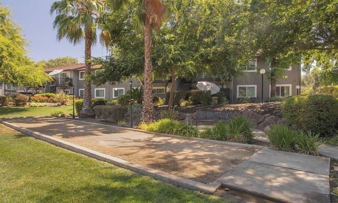 Fair Oaks Apartment | Landing at 98Hundred - 1 Bedroom in Downtown Fair Oaks