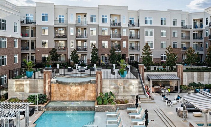 Lenexa Apartment | Landing at Domain at City Center - 1 Bedroom in Downtown Lenexa