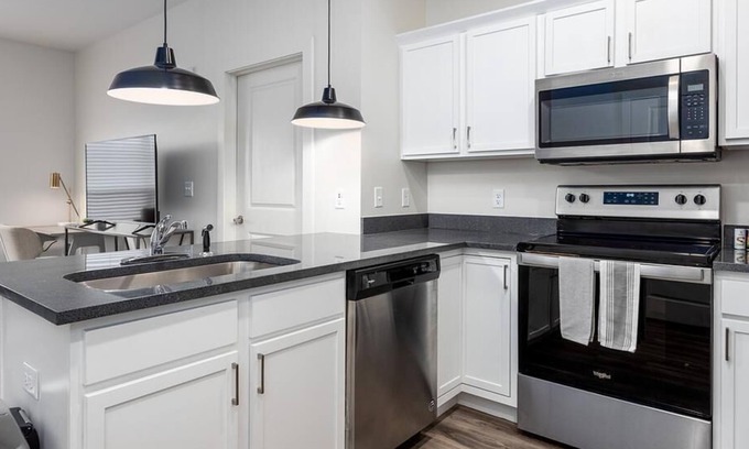 Columbus Apartment | Landing at Gateway Lofts - 1 Bedroom in West Scioto