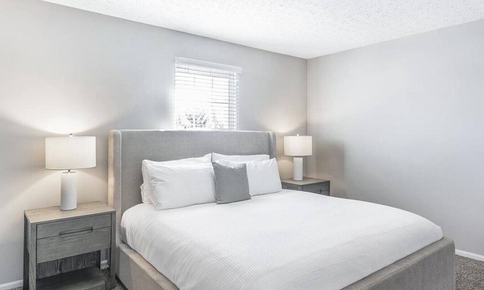 Lewis Center Apartment | Landing at Lake Club at Polaris - 1 Bedroom in Downtown Columbus