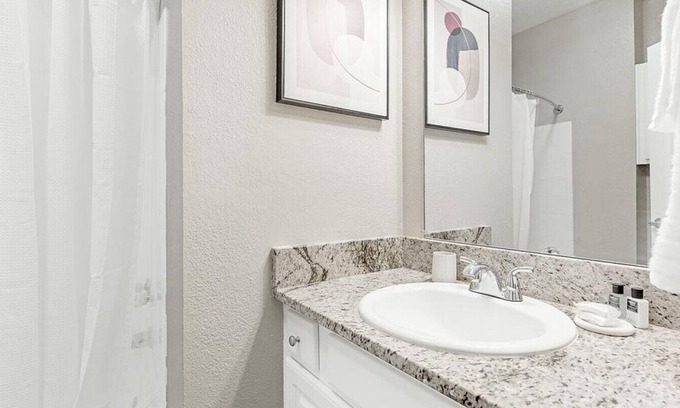 Germantown Apartment | Landing at The Bridges At Germantown - 2 Bedrooms in Downtown Germantown