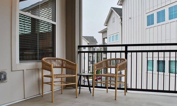 Bowling Green Apartment | Landing at The Newton Apartments - 2 Bedrooms in Palisades