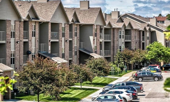 Omaha Apartment | Landing at Whispering Hills - 1 Bedroom in Northwest Omaha