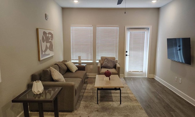 Newberry Apartment | Landing | Incredible 2BD, Pool, Gym