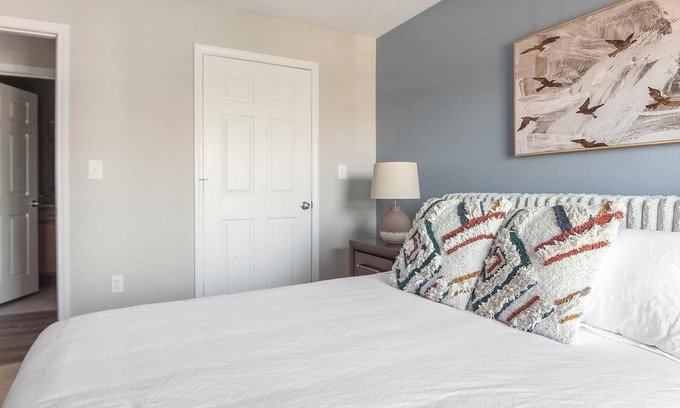 Eureka Apartment | Landing | Modern 2BD, Pool, Clubhouse